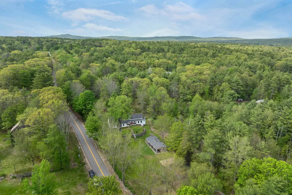 52 Lyford Road Brookfield NH 03872