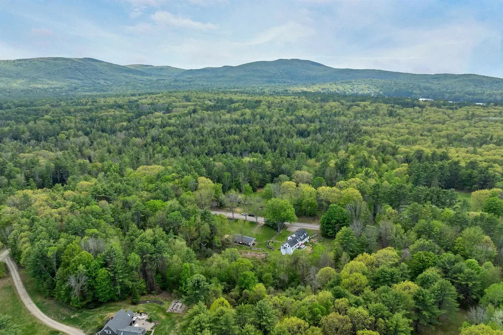 52 Lyford Road Brookfield NH 03872