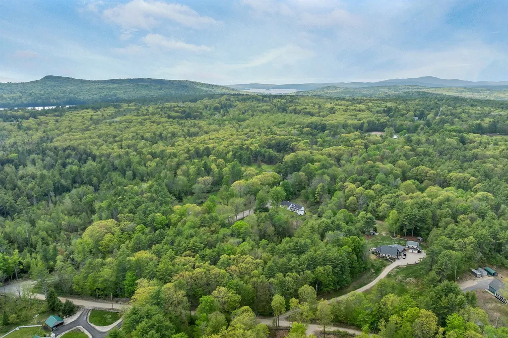 52 Lyford Road Brookfield NH 03872