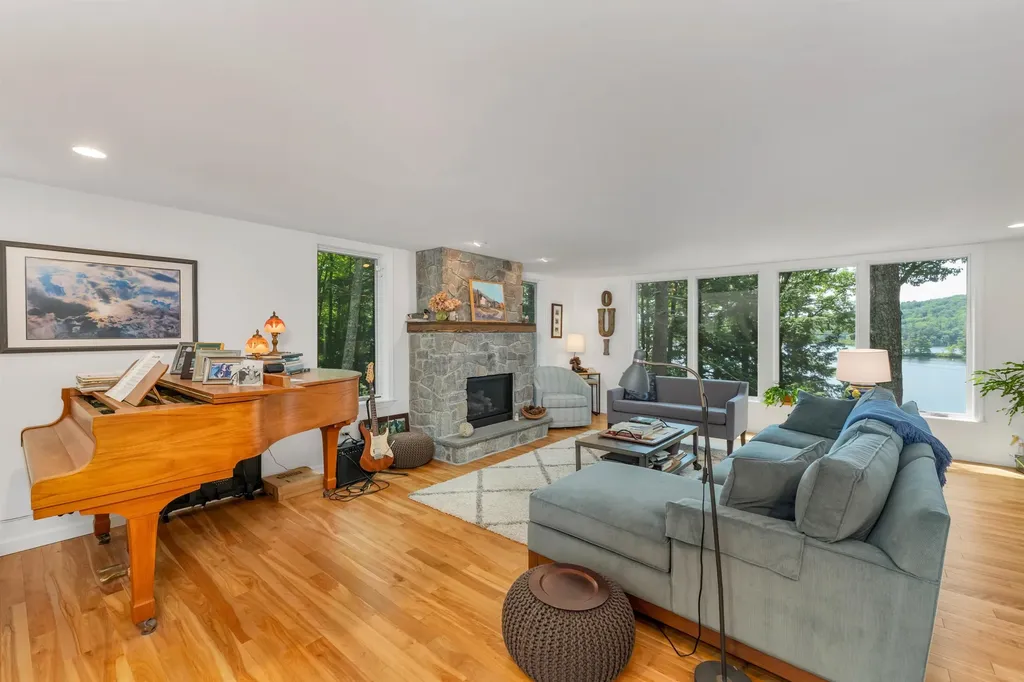 72 Keyser Street Sutton NH 03260