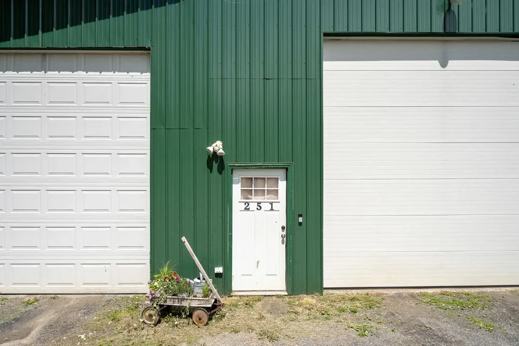 251 Doe Road Warren VT 05674