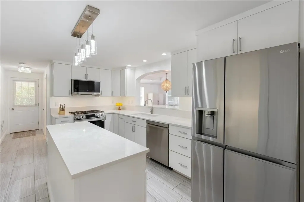 4 Applewood Lane Salem NH 03079