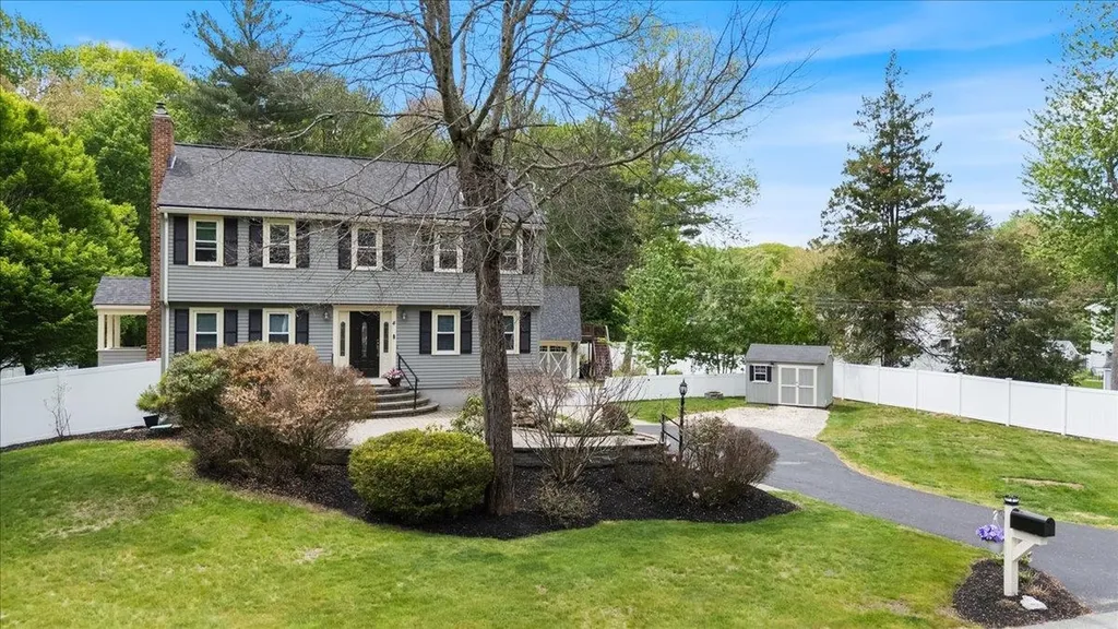4 Applewood Lane Salem NH 03079