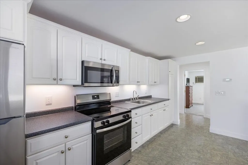 4 Applewood Lane Salem NH 03079