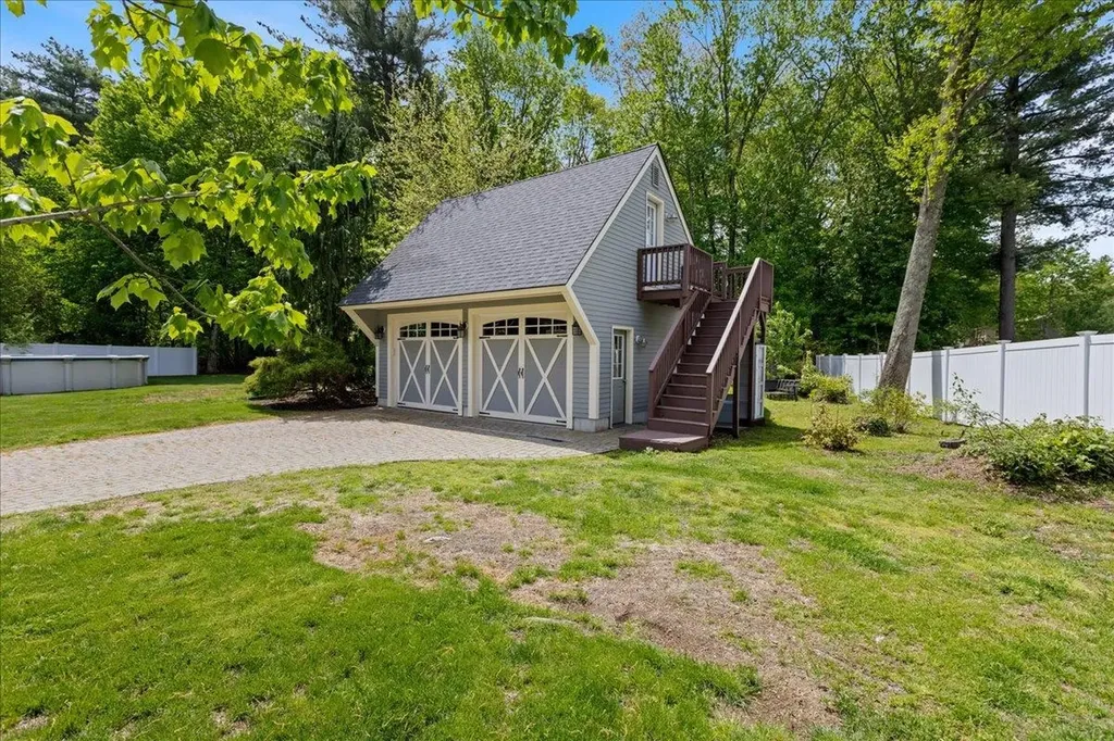 4 Applewood Lane Salem NH 03079
