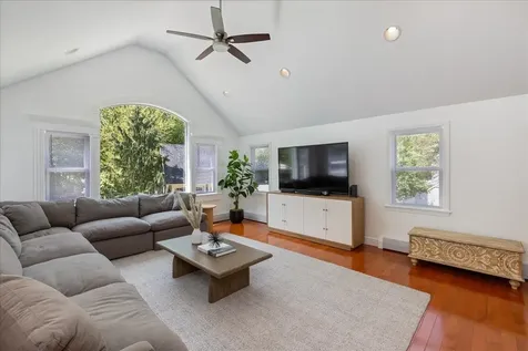 4 Applewood Lane Salem NH 03079