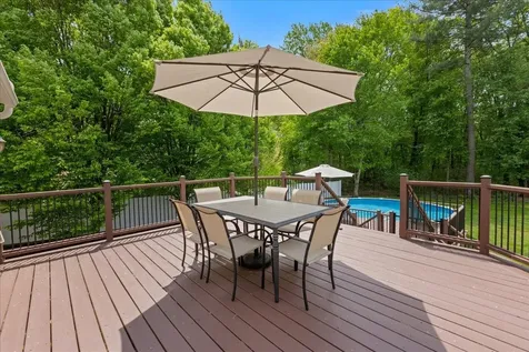 4 Applewood Lane Salem NH 03079
