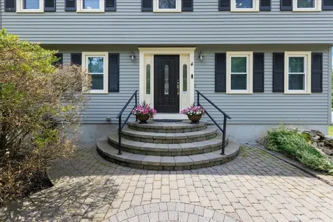 4 Applewood Lane Salem NH 03079