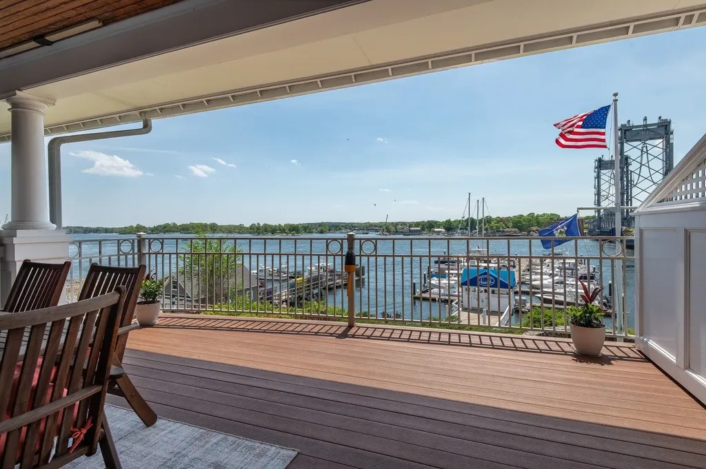 4 Island Avenue Kittery ME 03904