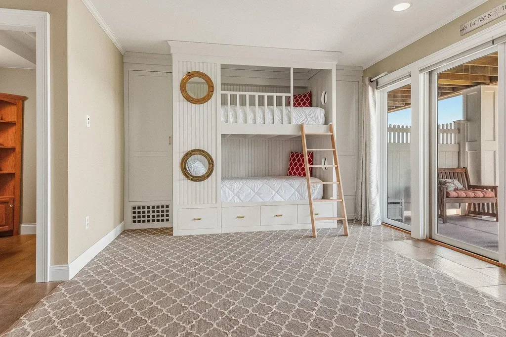 4 Island Avenue Kittery ME 03904