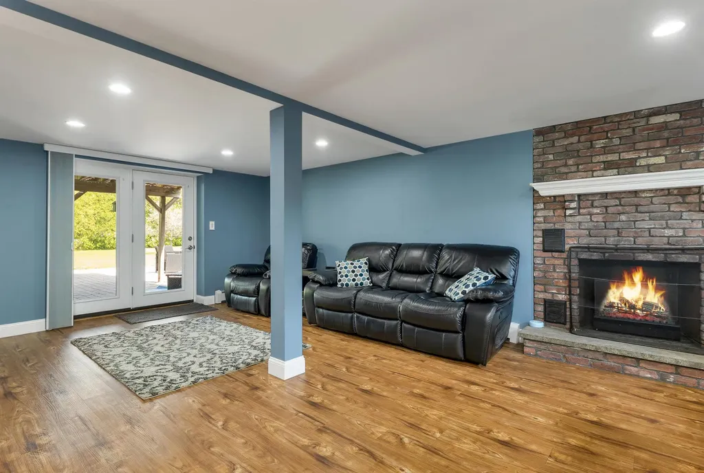 16 Sanders Road Hudson NH 03051