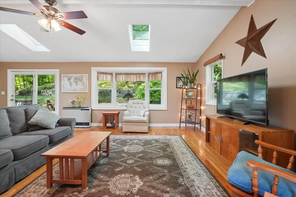 6 Nutmeg Drive Nashua NH 03062