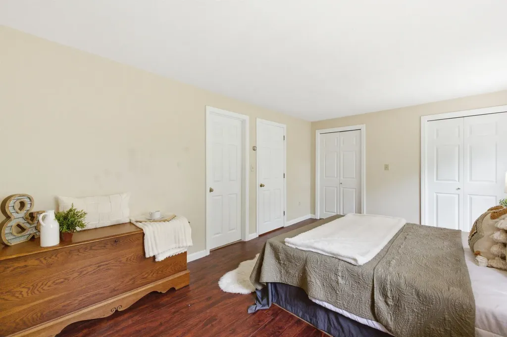 21 Sullivan Court Salem NH 03079