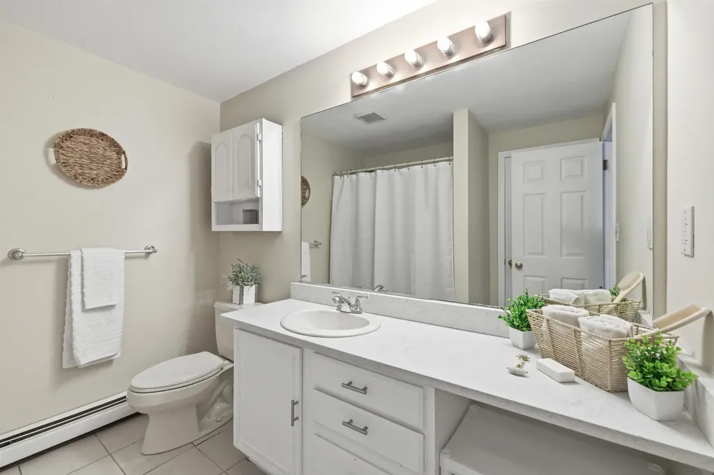 21 Sullivan Court Salem NH 03079