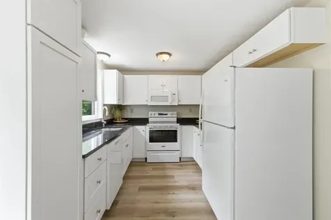 21 Sullivan Court Salem NH 03079