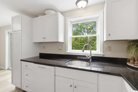 21 Sullivan Court Salem NH 03079