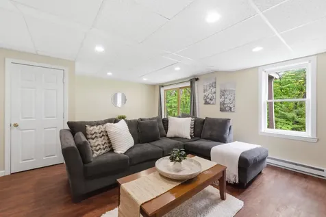 21 Sullivan Court Salem NH 03079