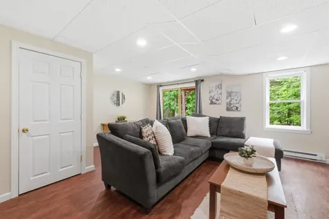 21 Sullivan Court Salem NH 03079
