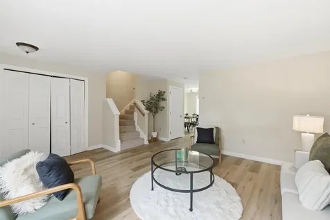 21 Sullivan Court Salem NH 03079