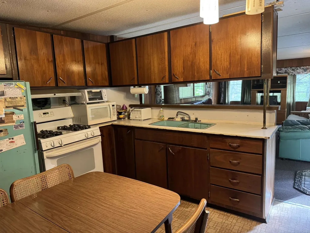 67 Old Pound Road Effingham NH 03882