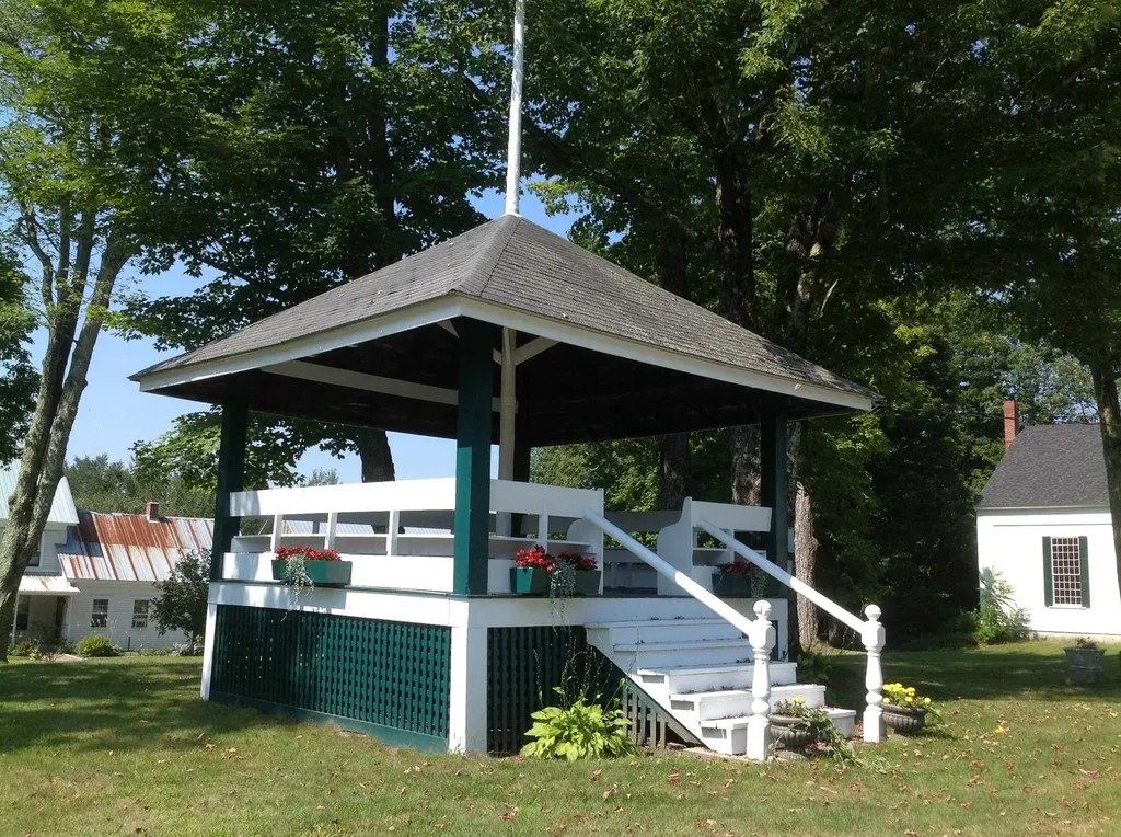 67 Old Pound Road Effingham NH 03882