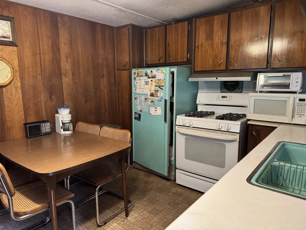 67 Old Pound Road Effingham NH 03882