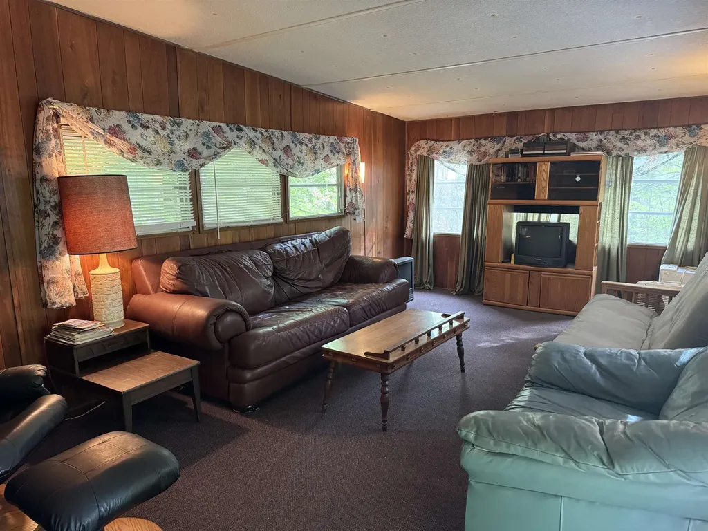 67 Old Pound Road Effingham NH 03882