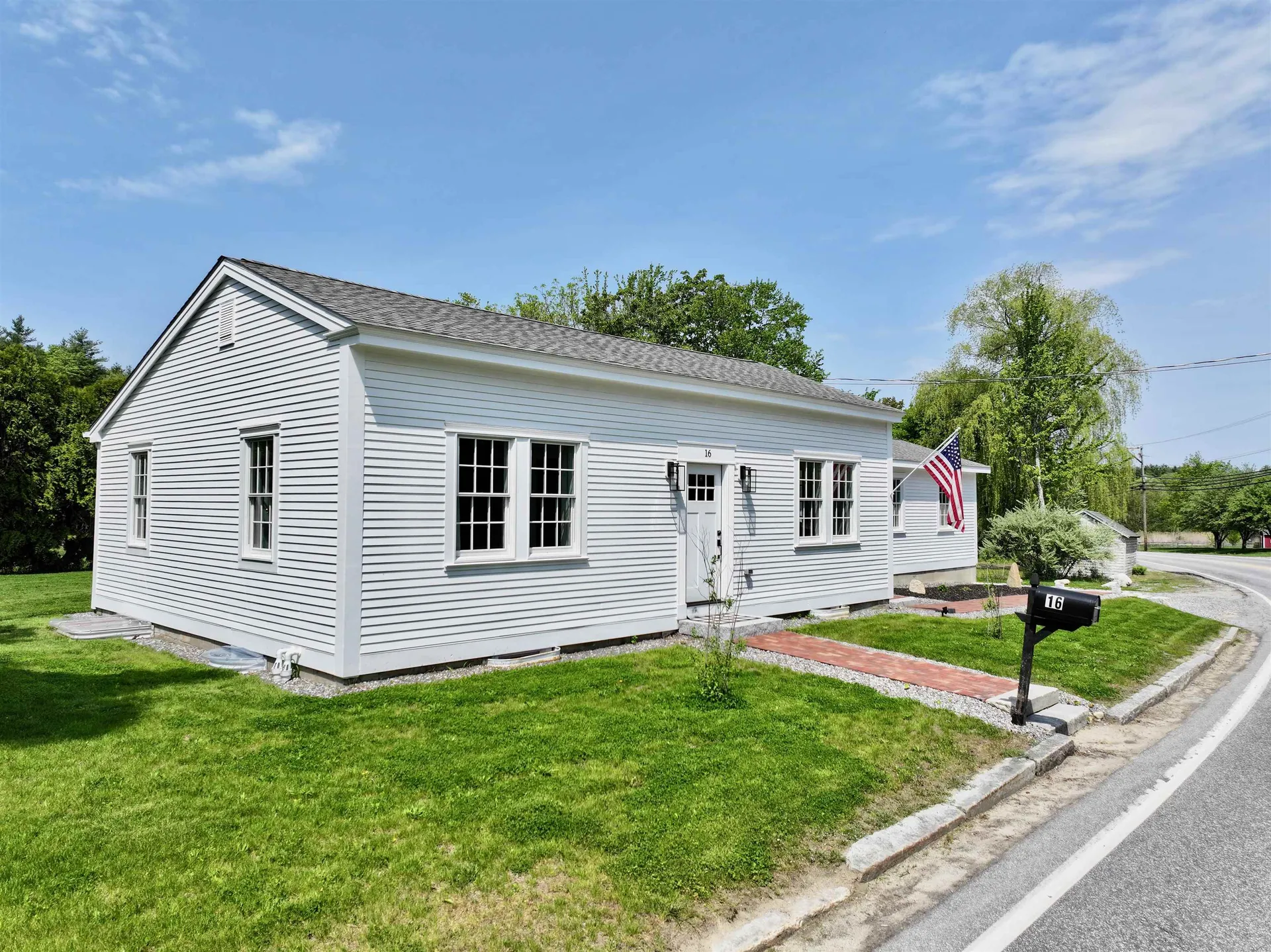 16 Silver Lake Road Hollis NH 03049