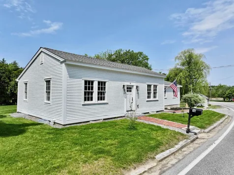 16 Silver Lake Road Hollis NH 03049