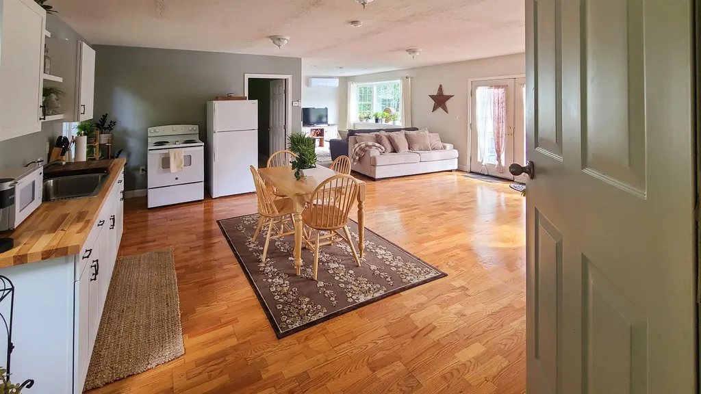 96 Lafayette Road Hampton Falls NH 03844