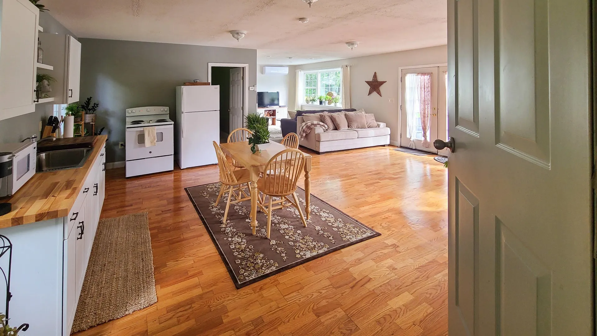 96 Lafayette Road Hampton Falls NH 03844