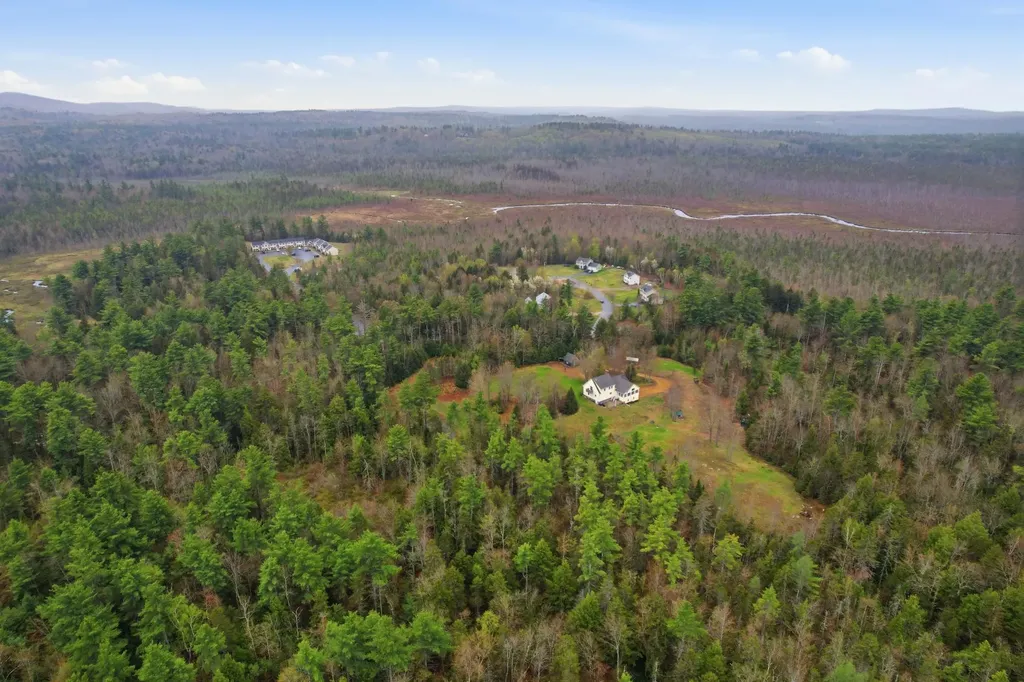 35 Turnpike Road Sharon NH 03458