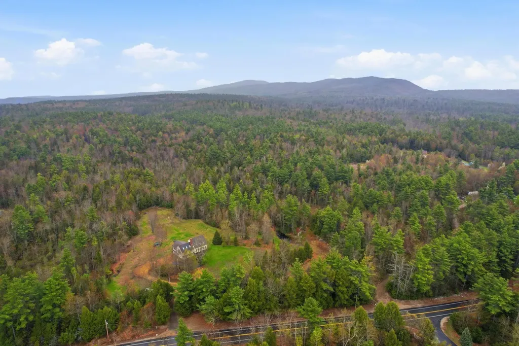 35 Turnpike Road Sharon NH 03458