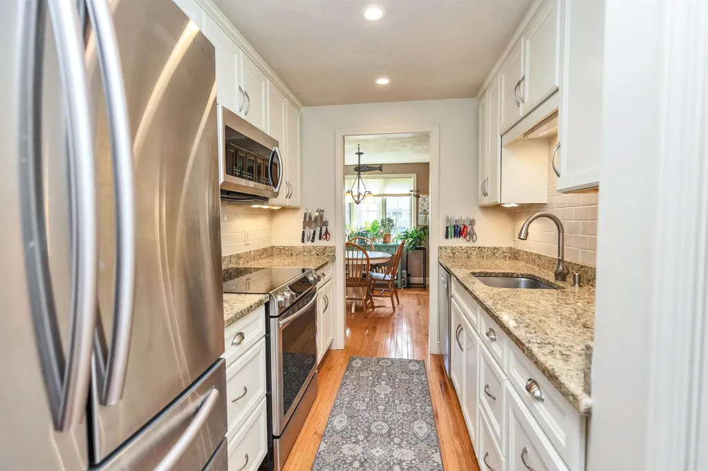 12 Colonial Square Peterborough NH 03458