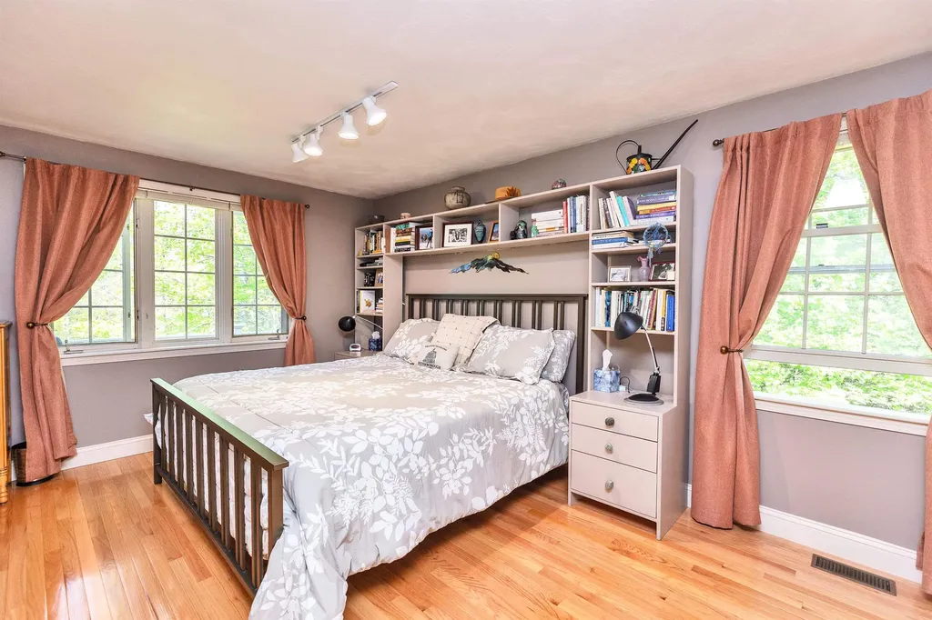 12 Colonial Square Peterborough NH 03458