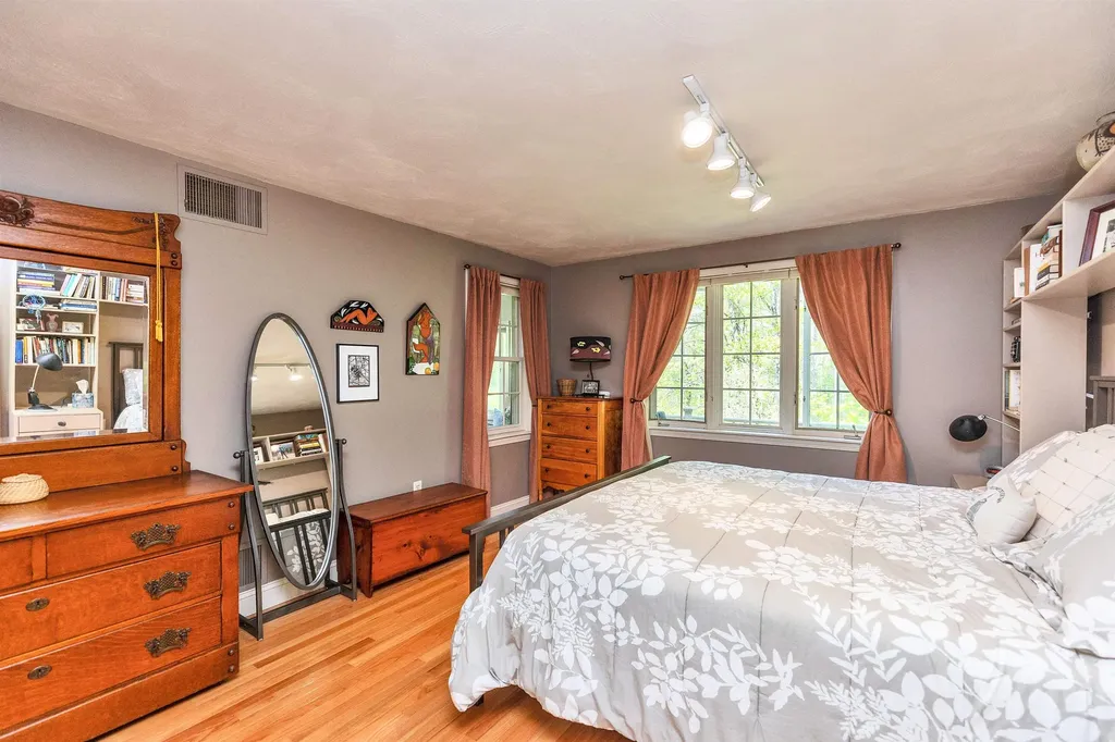 12 Colonial Square Peterborough NH 03458