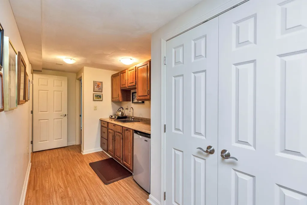 12 Colonial Square Peterborough NH 03458