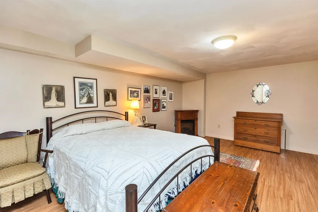 12 Colonial Square Peterborough NH 03458