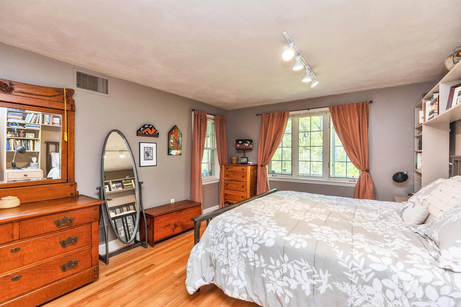 12 Colonial Square Peterborough NH 03458