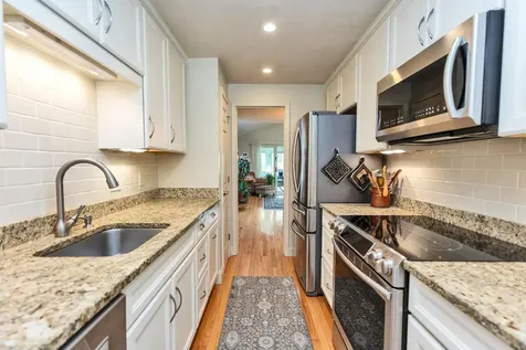12 Colonial Square Peterborough NH 03458