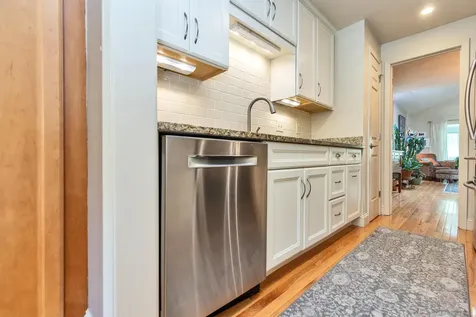 12 Colonial Square Peterborough NH 03458