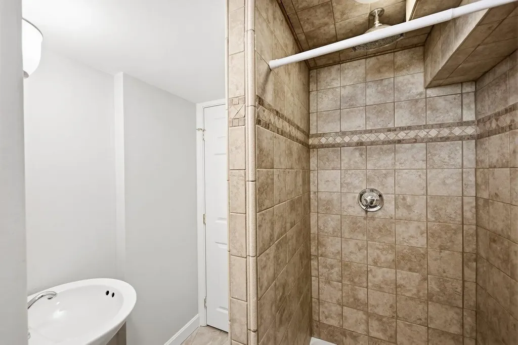 192 Streamside Drive Manchester NH 03102