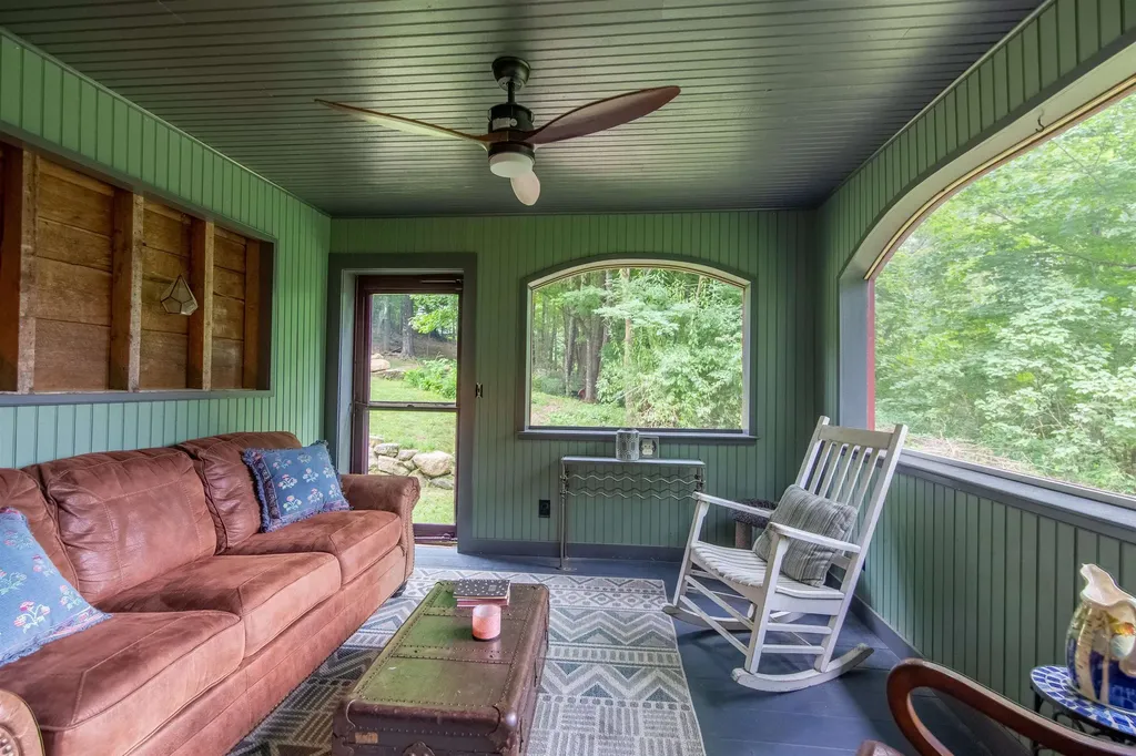 314 Old Mail Road Tamworth NH 03886