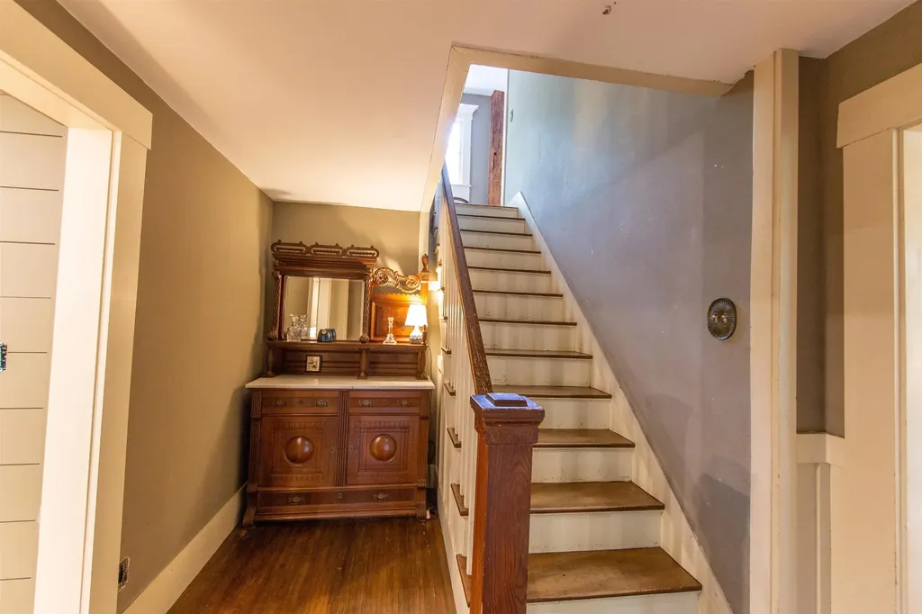 314 Old Mail Road Tamworth NH 03886