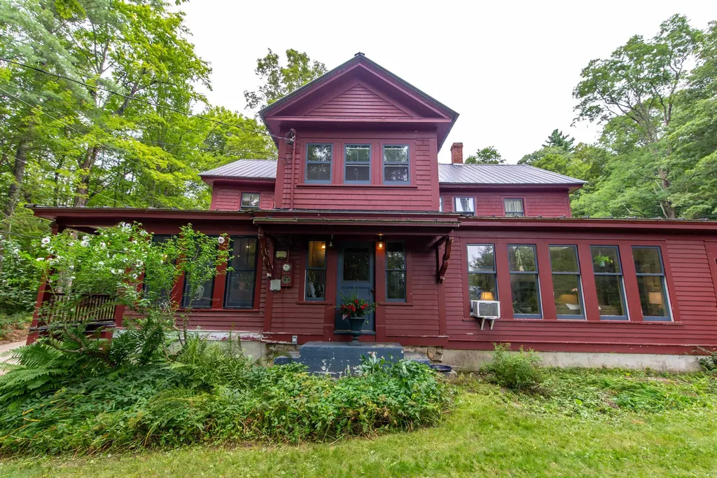 314 Old Mail Road Tamworth NH 03886