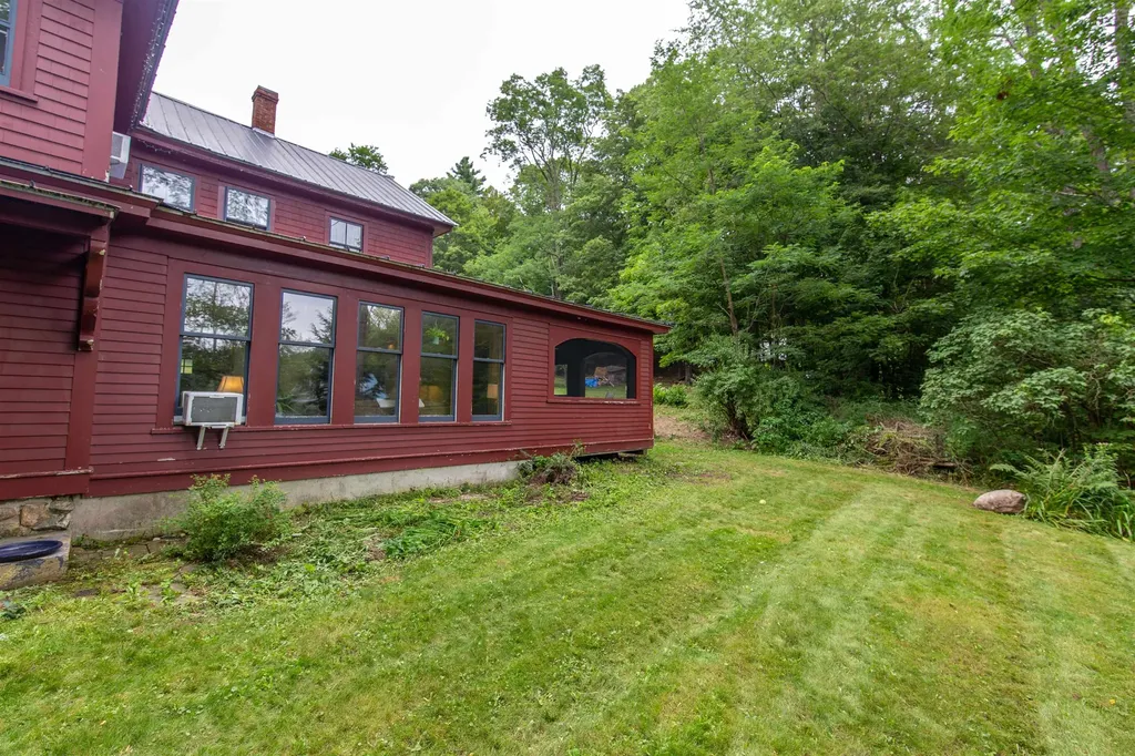 314 Old Mail Road Tamworth NH 03886