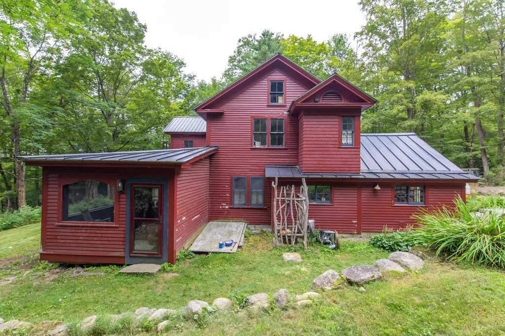 314 Old Mail Road Tamworth NH 03886