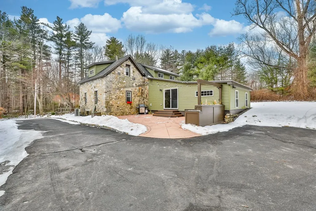 109 Ministerial Road Bedford NH 03110