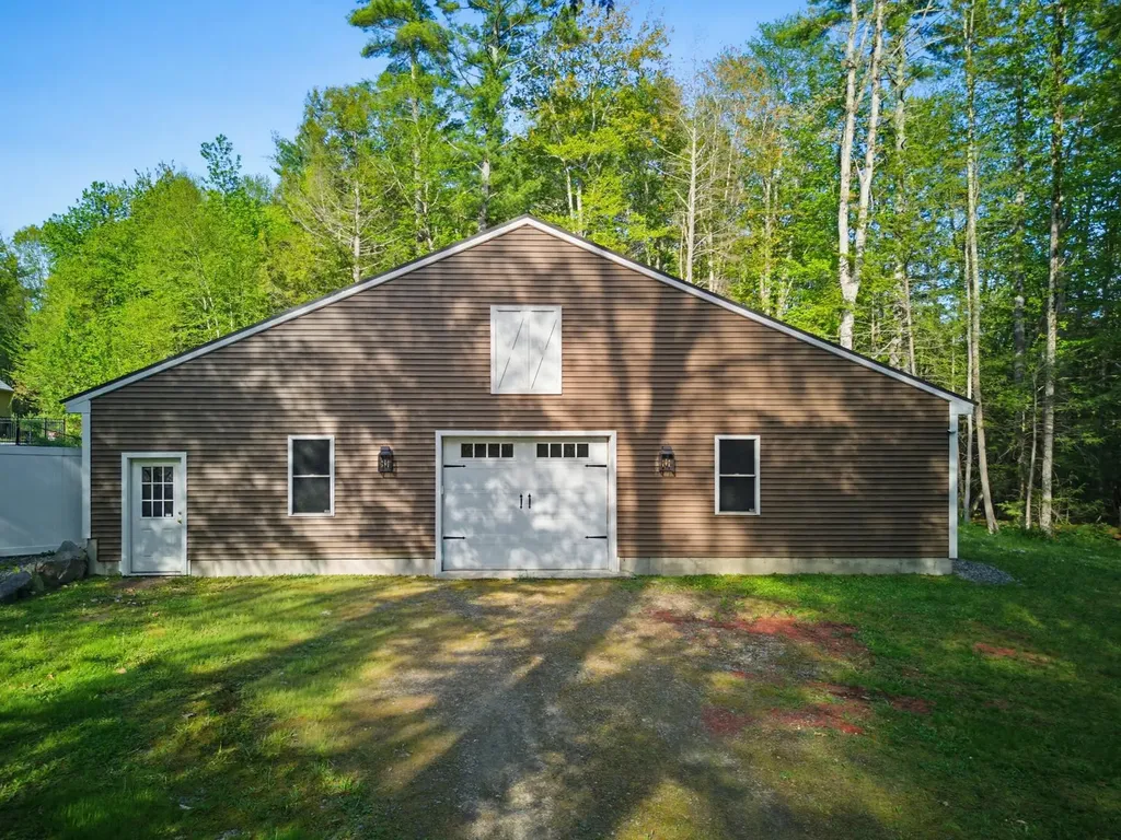 17 Dudley Road Brentwood NH 03833