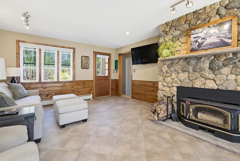 17 Dudley Road Brentwood NH 03833
